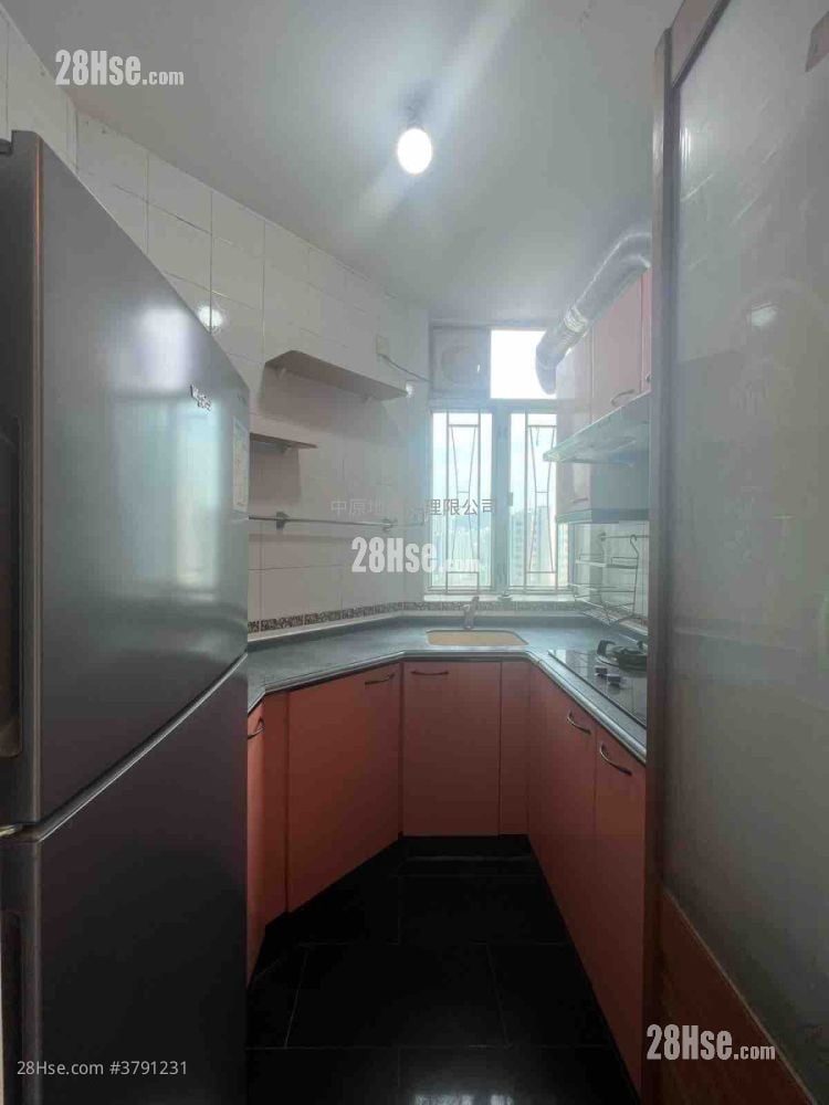 kitchen: Discovery Park Sell 2 Bedrooms , 1 Bathroom 477 ft²