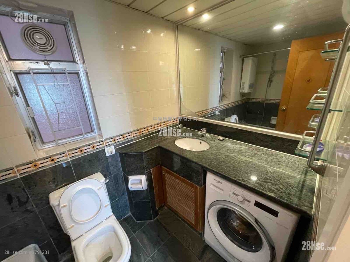 bathroom: Discovery Park Sell 2 Bedrooms , 1 Bathroom 477 ft²