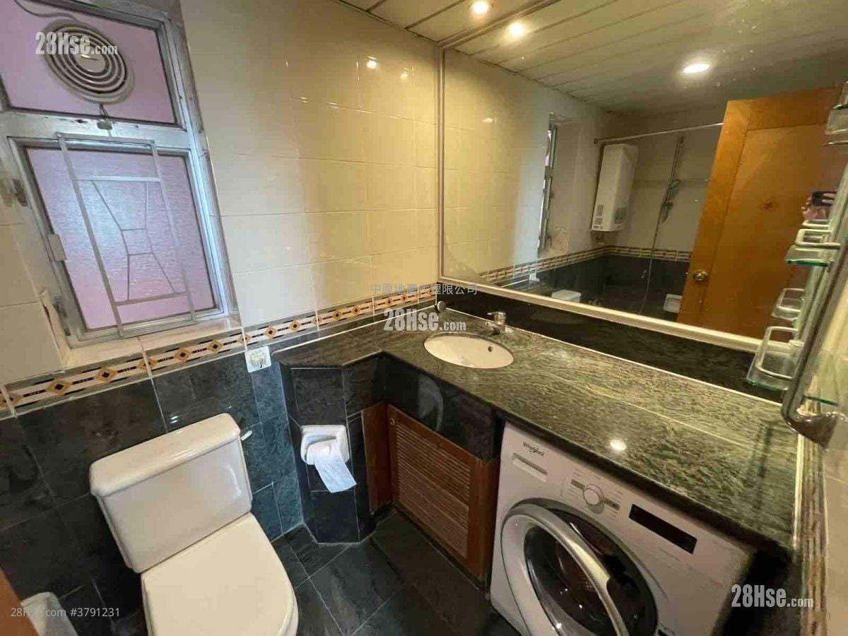 bathroom: Discovery Park Sell 2 Bedrooms , 1 Bathroom 477 ft²