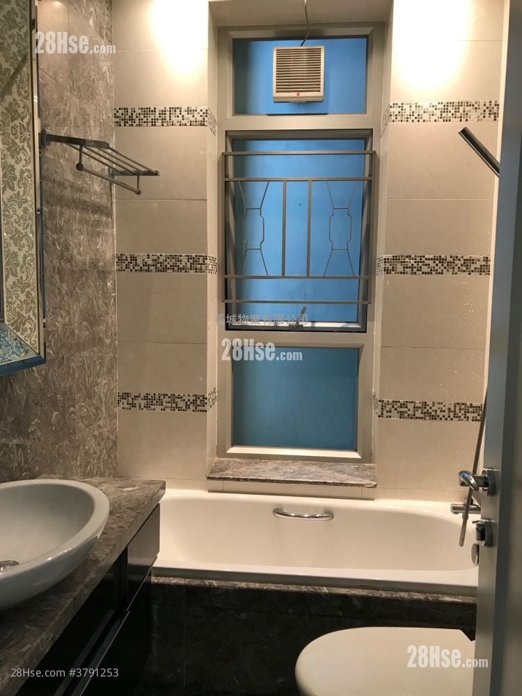 Casa 880 售盘 3 房 , 2 浴室 792 平方尺