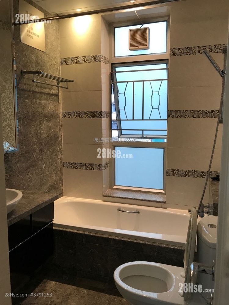 Casa 880 售盘 3 房 , 2 浴室 792 平方尺