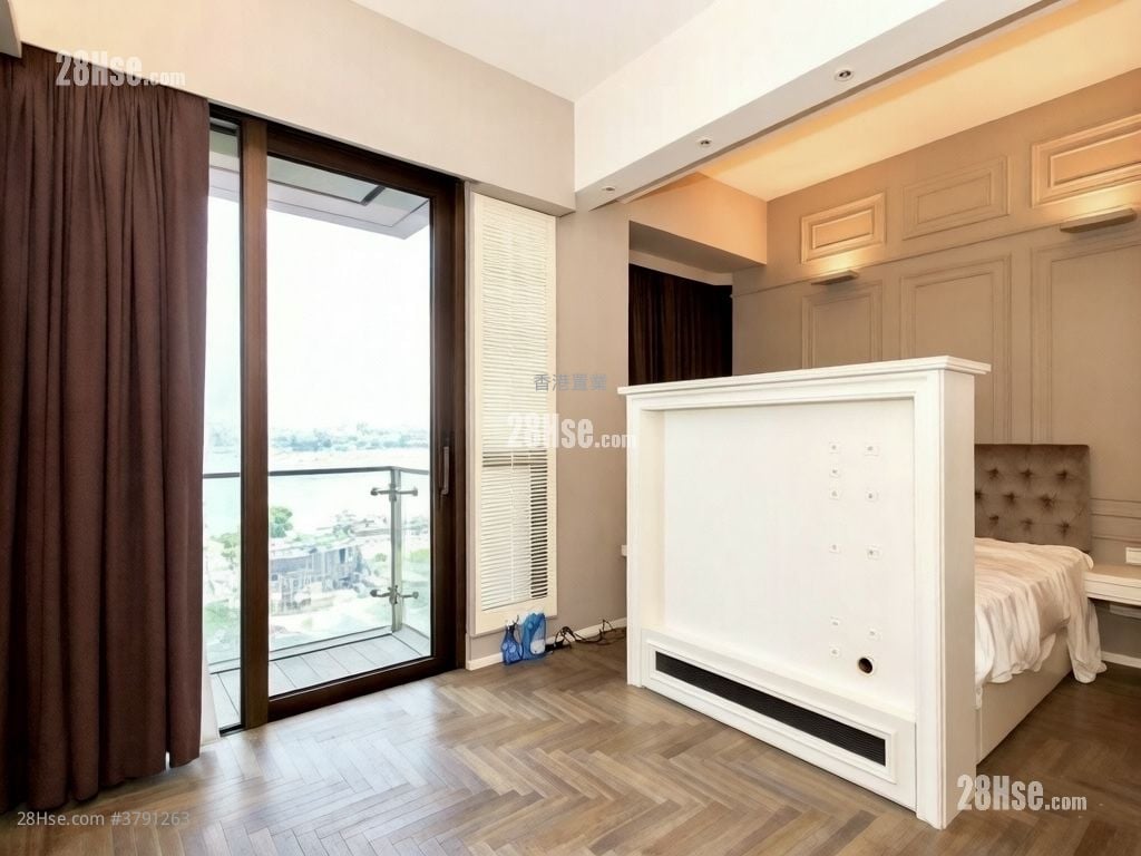 The Gloucester Rental Studio , 1 Bathroom 368 ft²