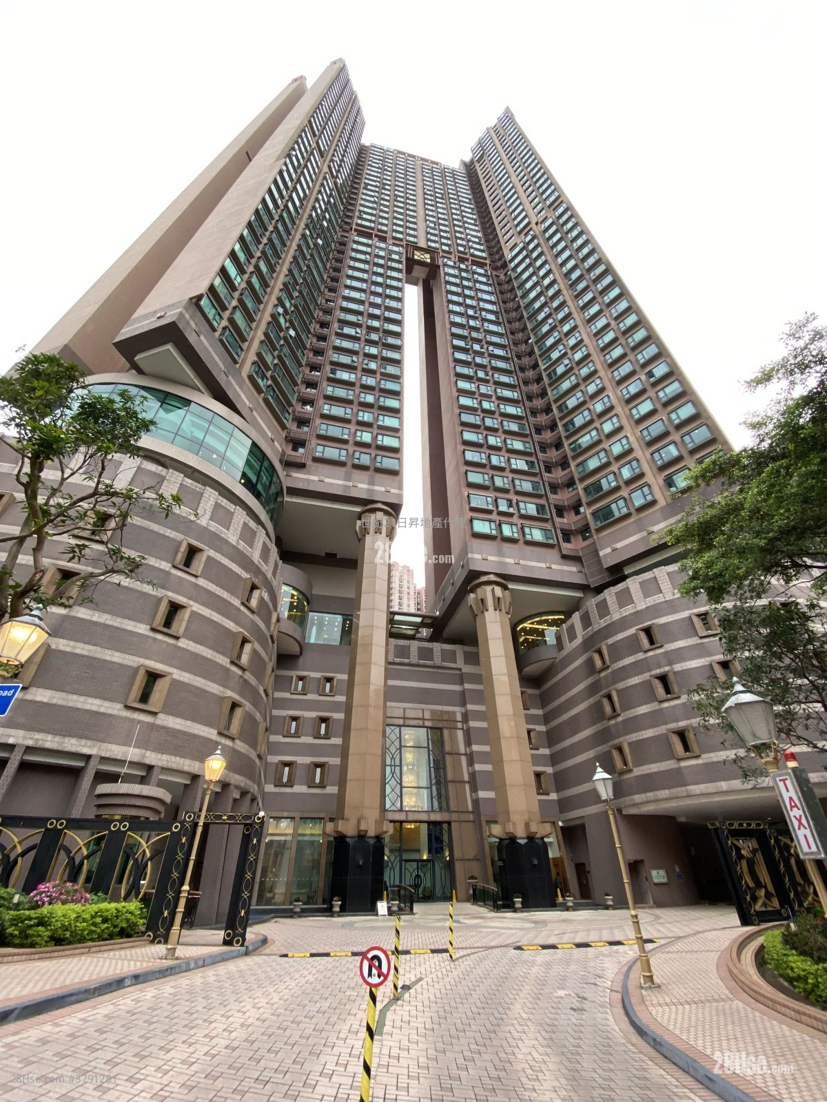 Le Sommet Sell 3 Bedrooms , 2 Bathrooms 783 ft²