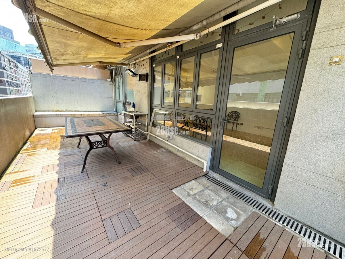 The Icon Rental 1 Toilet