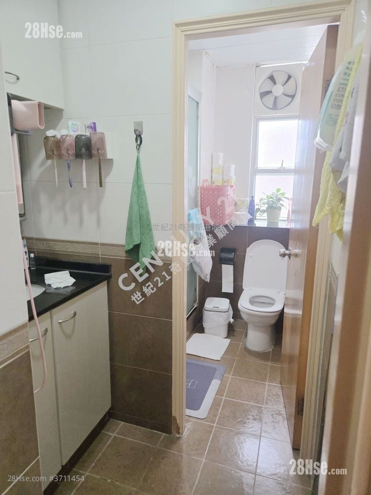 Kam Lung Court Sell 3 Bedrooms , 1 Bathroom 645 ft²
