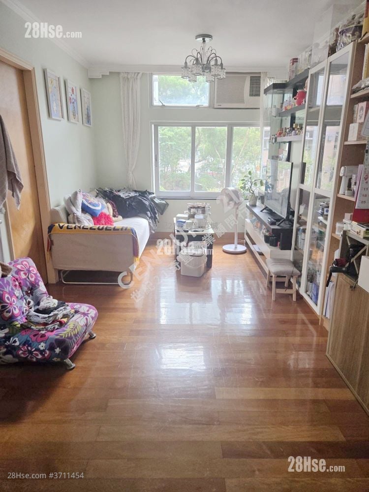 Kam Lung Court Sell 3 Bedrooms , 1 Bathroom 645 ft²