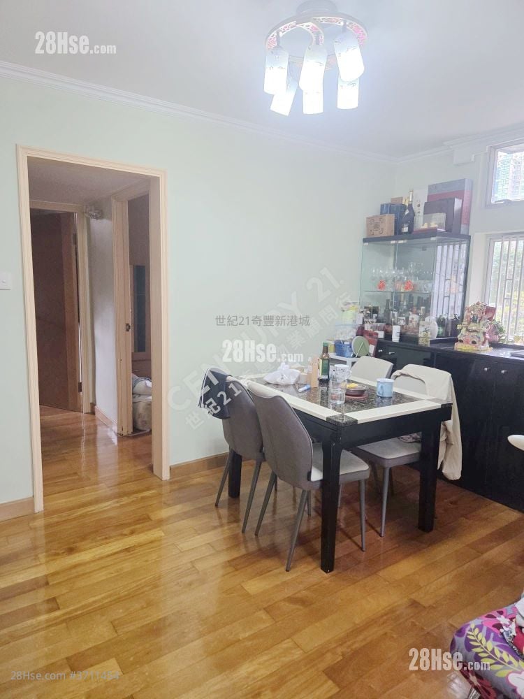 Kam Lung Court Sell 3 Bedrooms , 1 Bathroom 645 ft²