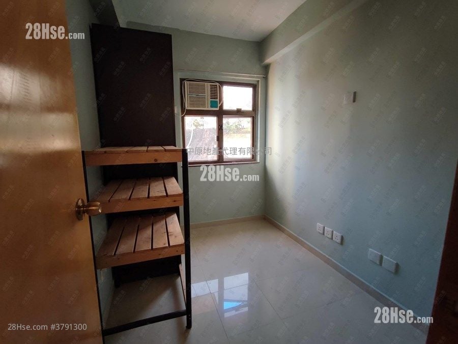 Yuet Lai Court Sell 2 Bedrooms , 1 Bathroom 421 ft²