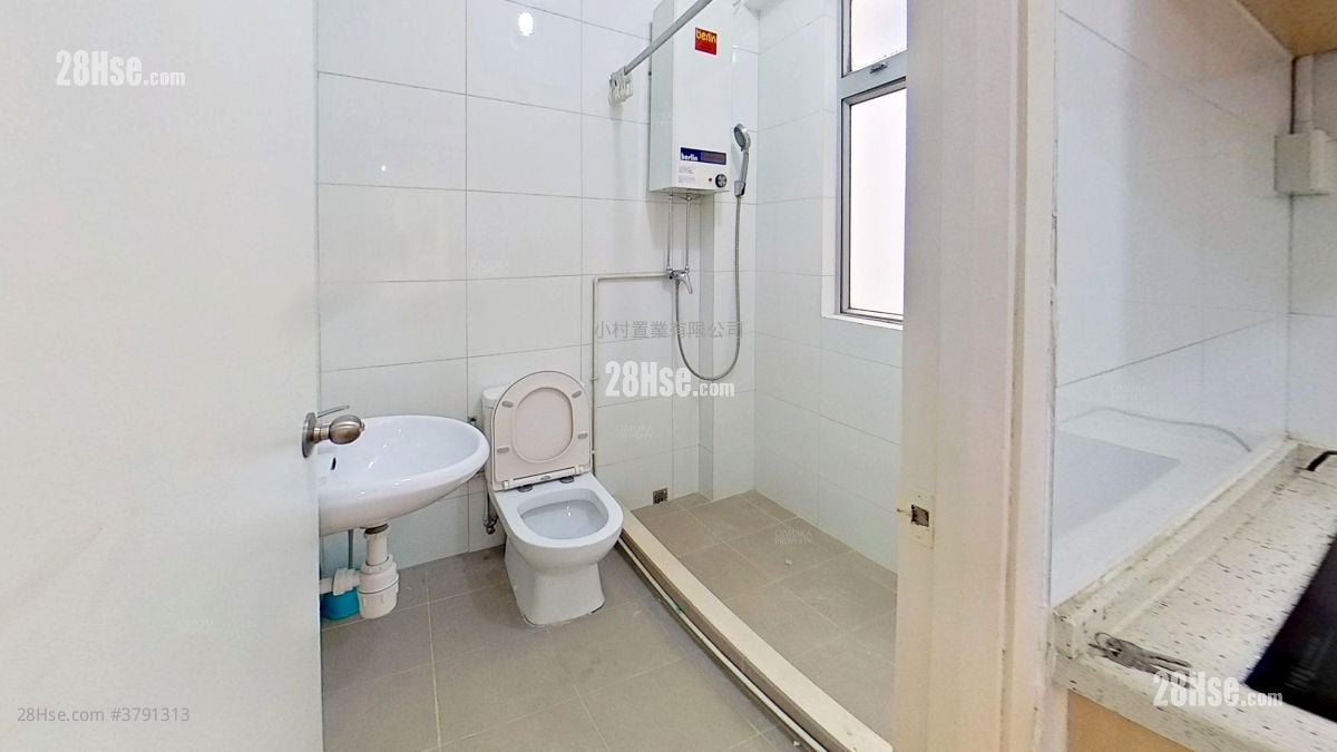bathroom: 35-37 Yiu Wa Street Rental 2 Bedrooms , 1 Bathroom 450 ft²