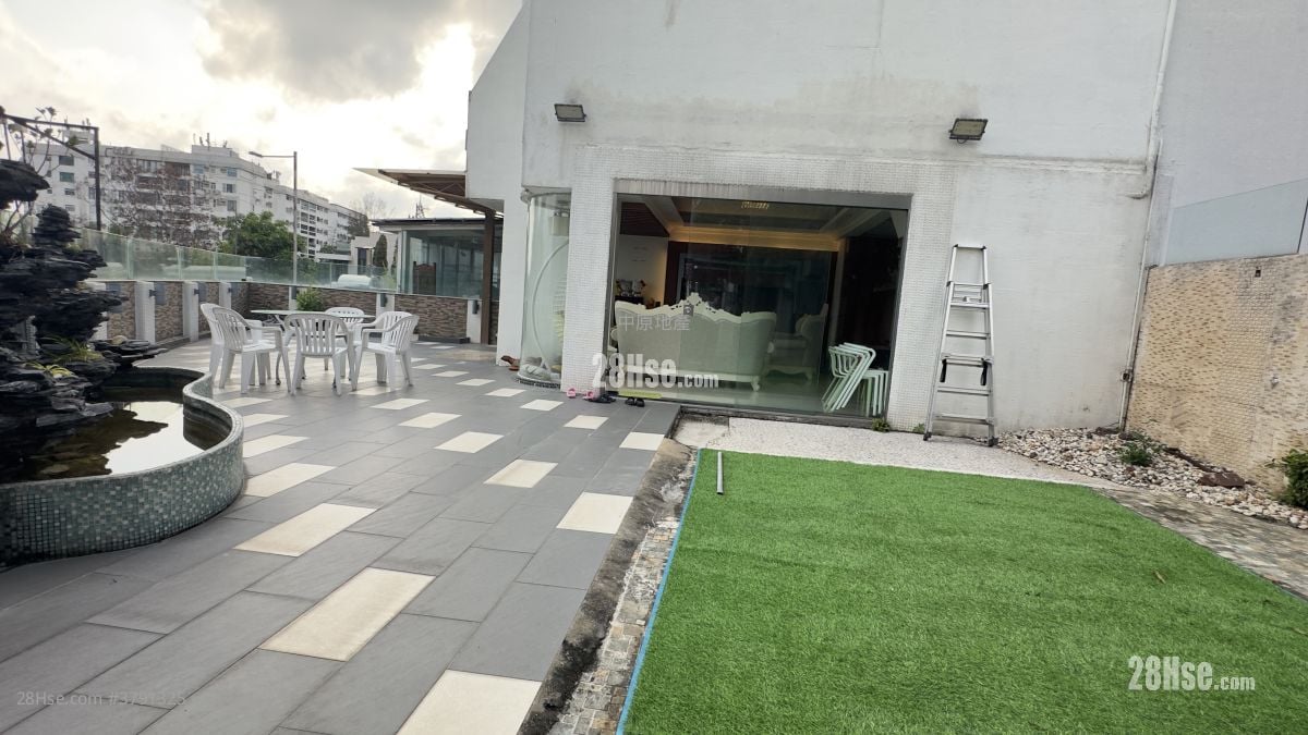 The Castle Bay Sell 3 Bedrooms 1,371 ft²