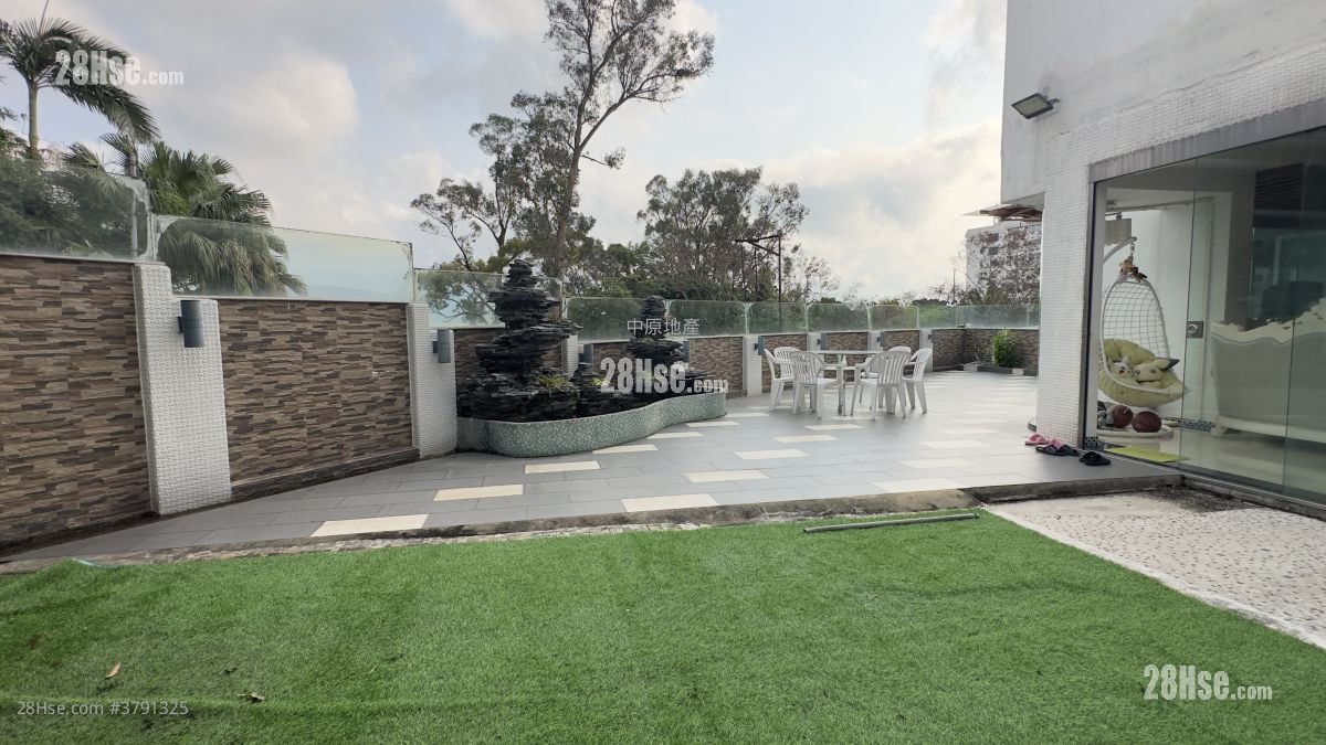 The Castle Bay Sell 3 Bedrooms 1,371 ft²