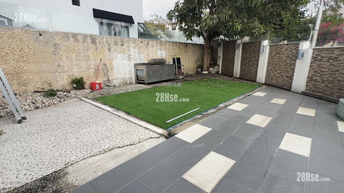 The Castle Bay Sell 3 Bedrooms 1,371 ft²