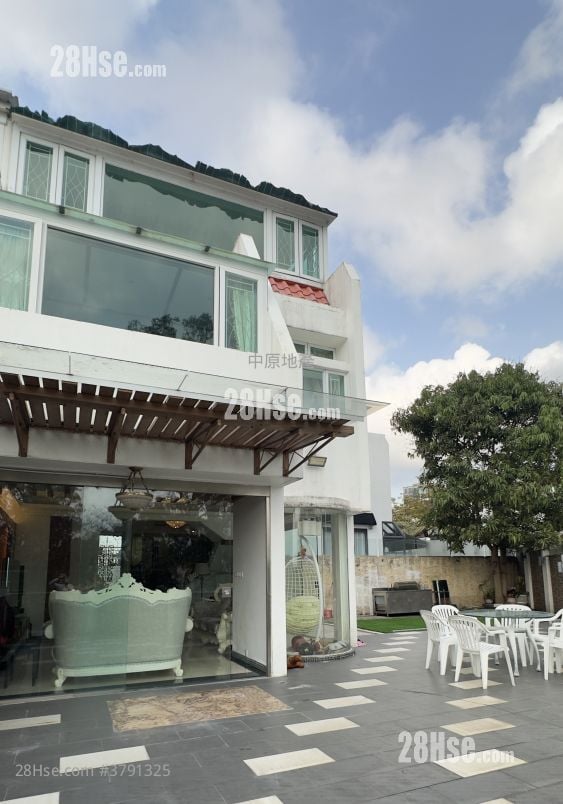 The Castle Bay Sell 3 Bedrooms 1,371 ft²