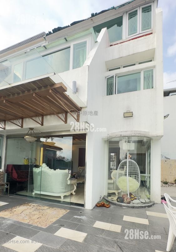 The Castle Bay Sell 3 Bedrooms 1,371 ft²