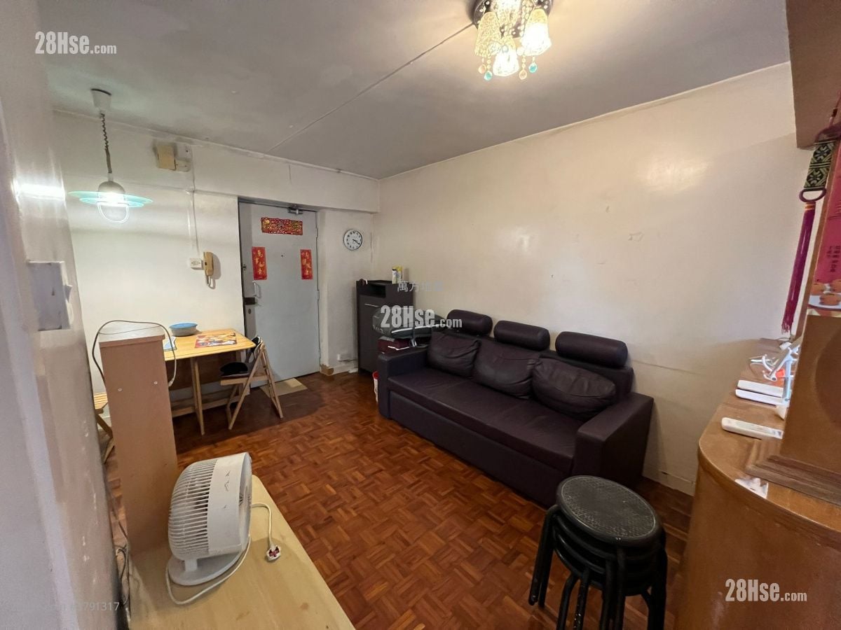 Kwong Lam Court Sell 2 Bedrooms , 1 Bathroom 385 ft²