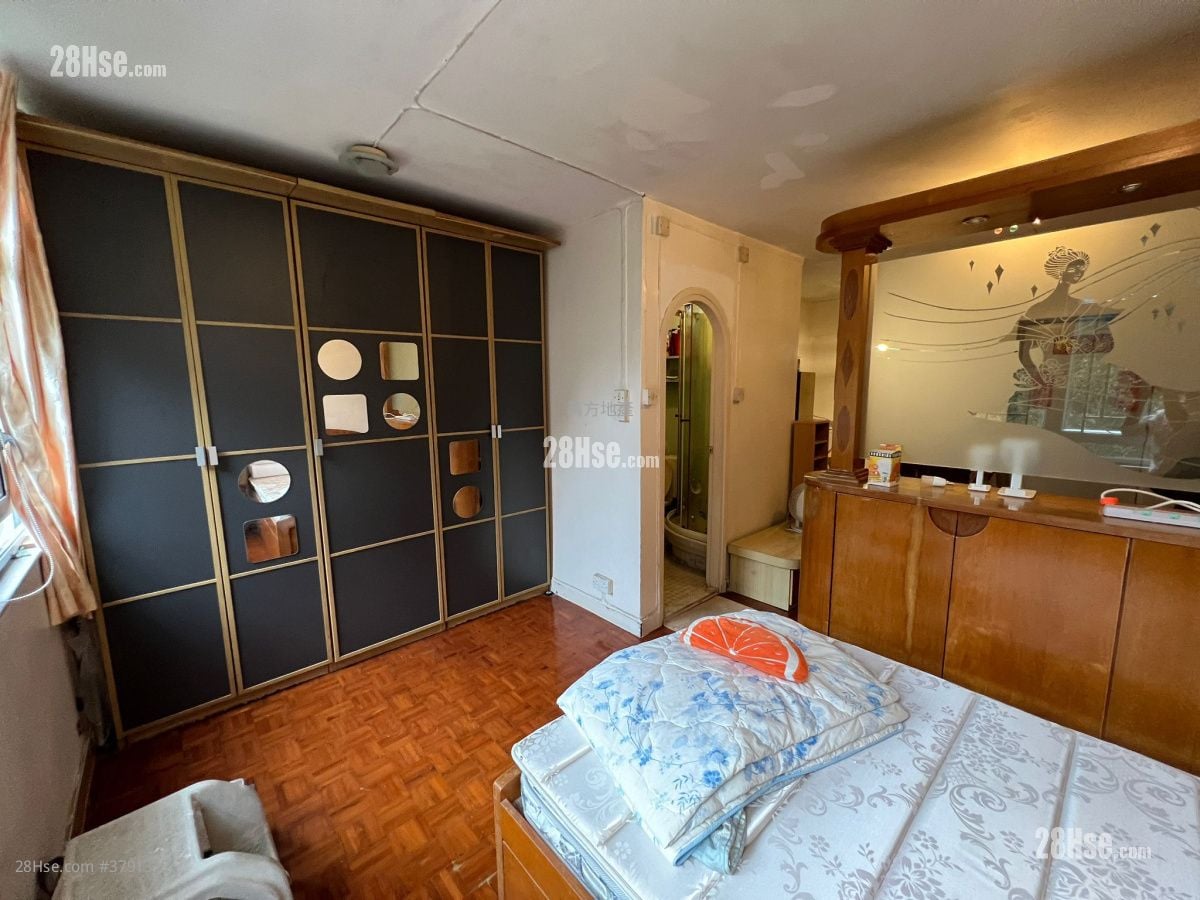 Kwong Lam Court Sell 2 Bedrooms , 1 Bathroom 385 ft²