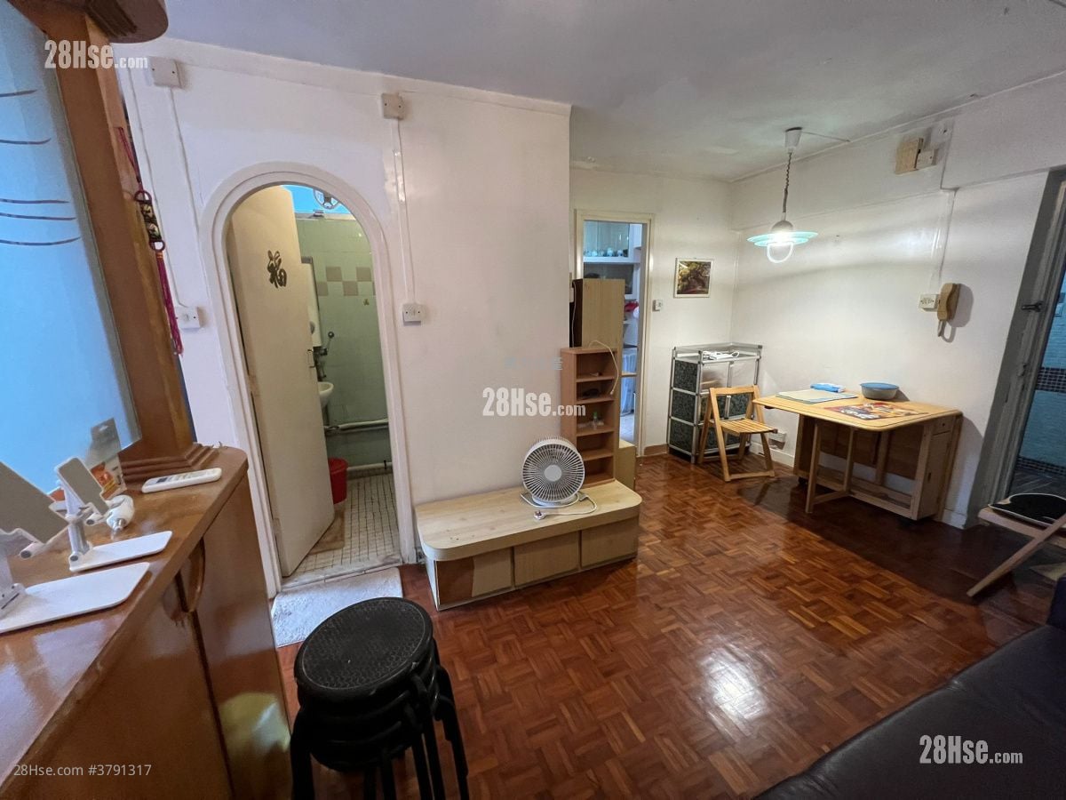 Kwong Lam Court Sell 2 Bedrooms , 1 Bathroom 385 ft²