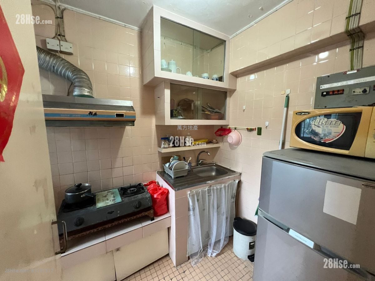 Kwong Lam Court Sell 2 Bedrooms , 1 Bathroom 385 ft²