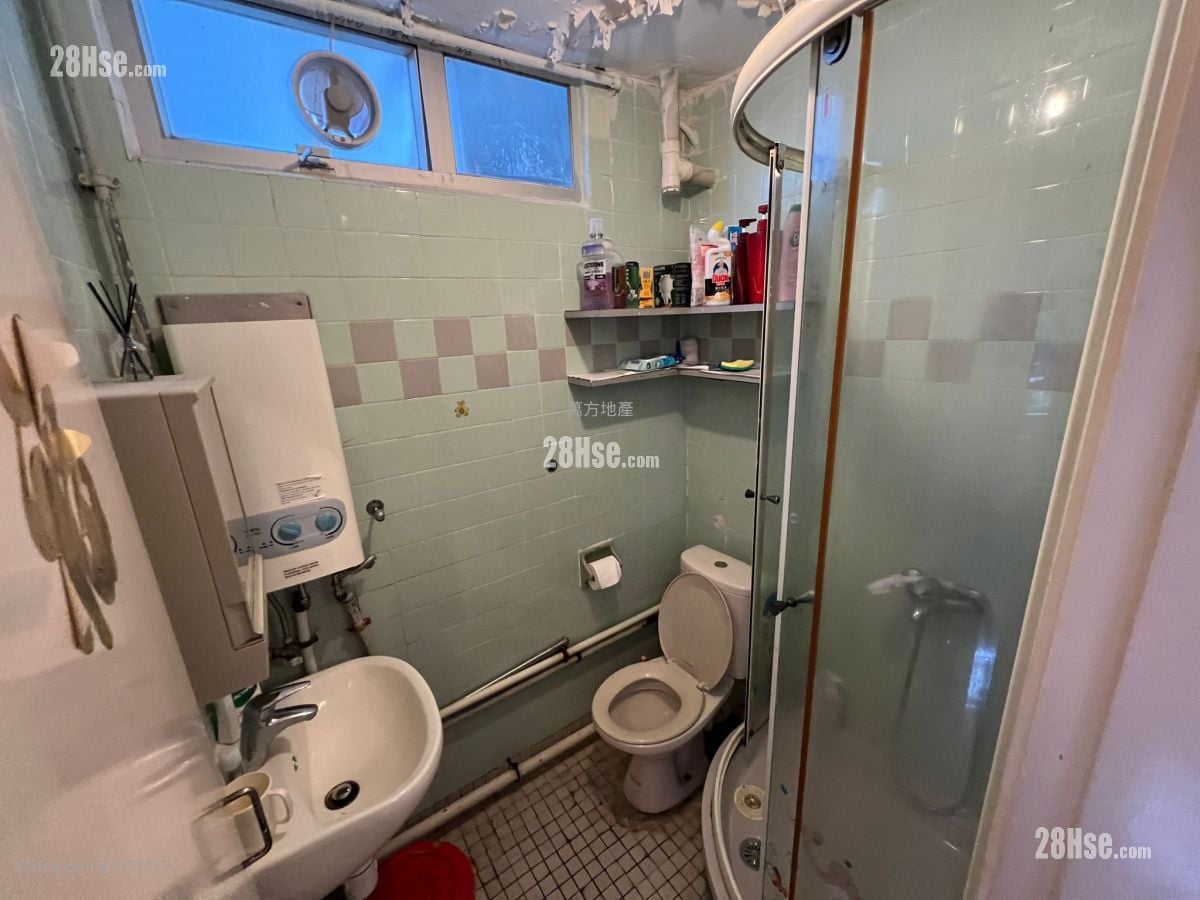 Kwong Lam Court Sell 2 Bedrooms , 1 Bathroom 385 ft²