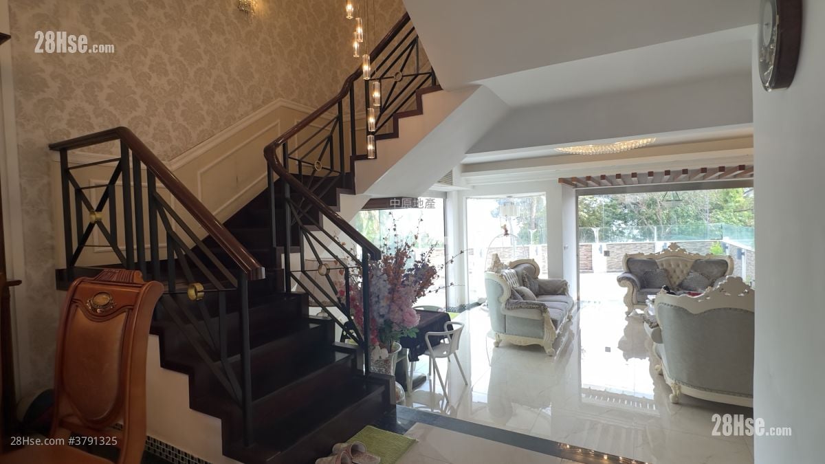 The Castle Bay Sell 3 Bedrooms 1,371 ft²