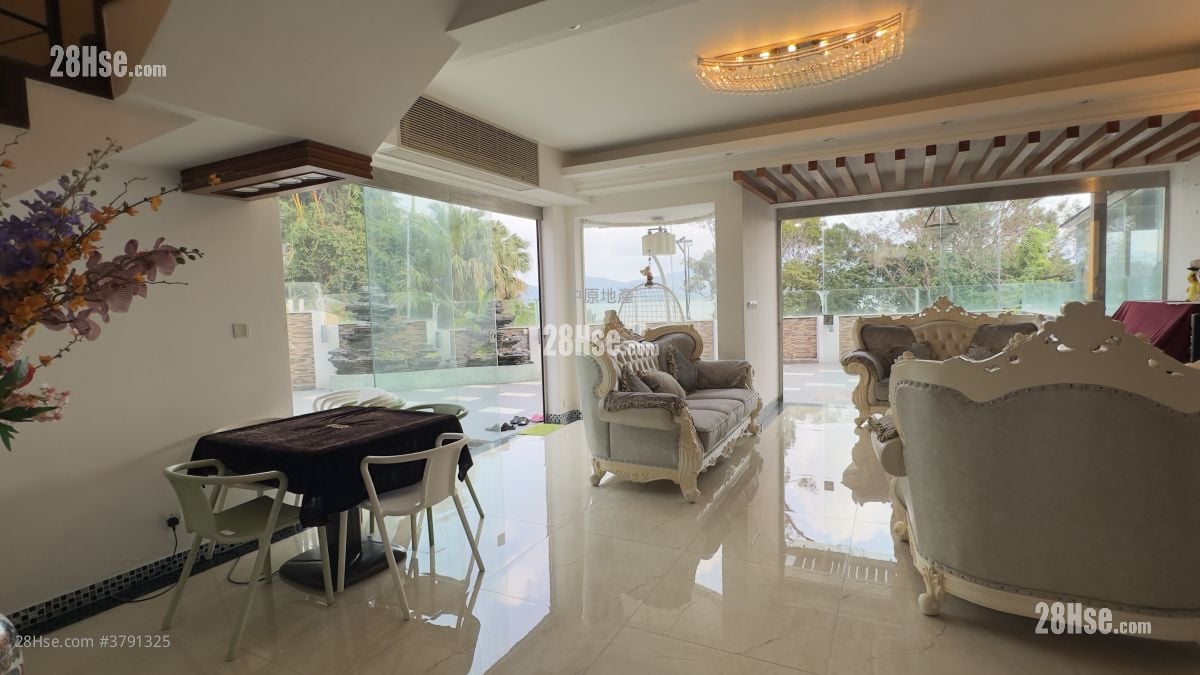 The Castle Bay Sell 3 Bedrooms 1,371 ft²