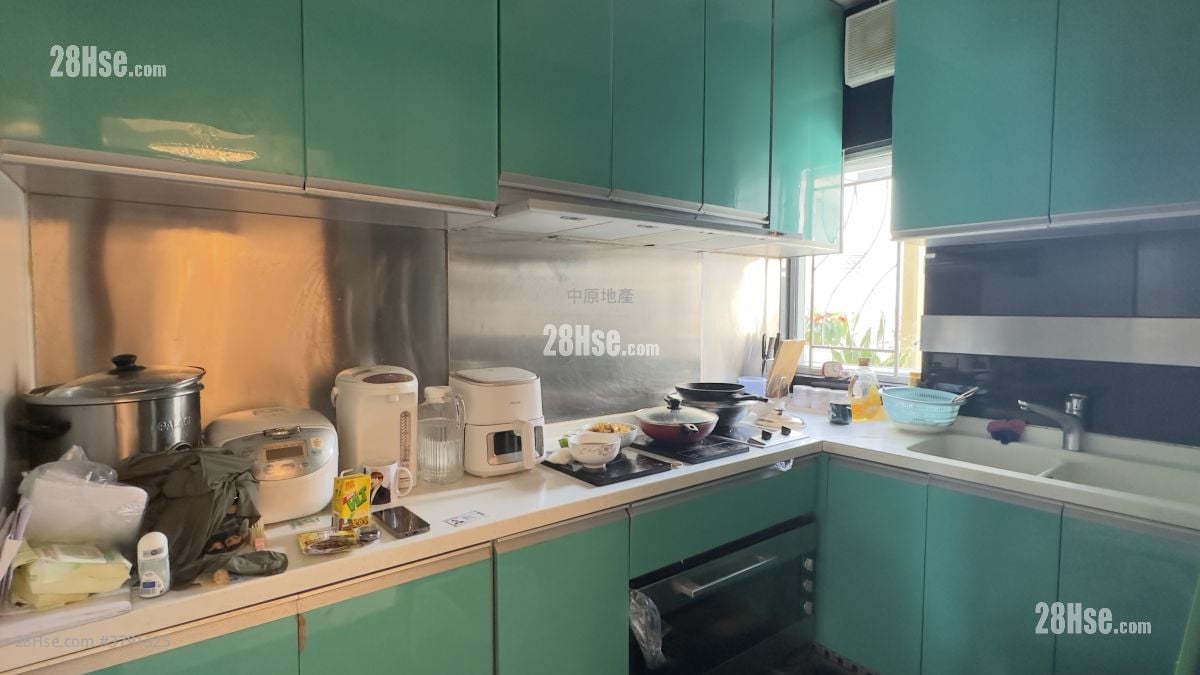 The Castle Bay Sell 3 Bedrooms 1,371 ft²