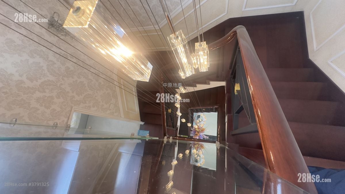 The Castle Bay Sell 3 Bedrooms 1,371 ft²