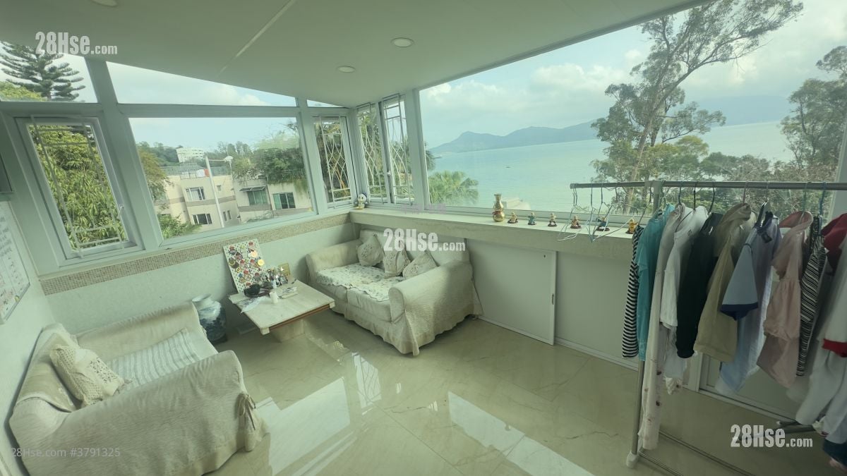 The Castle Bay Sell 3 Bedrooms 1,371 ft²