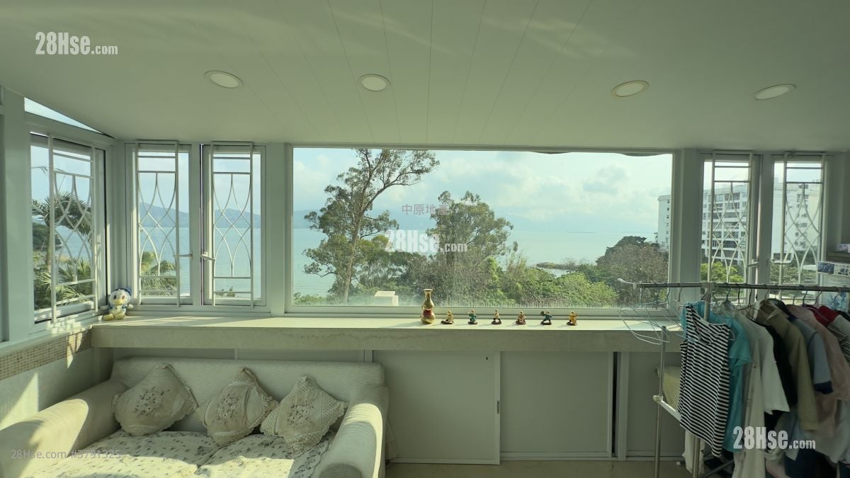 The Castle Bay Sell 3 Bedrooms 1,371 ft²