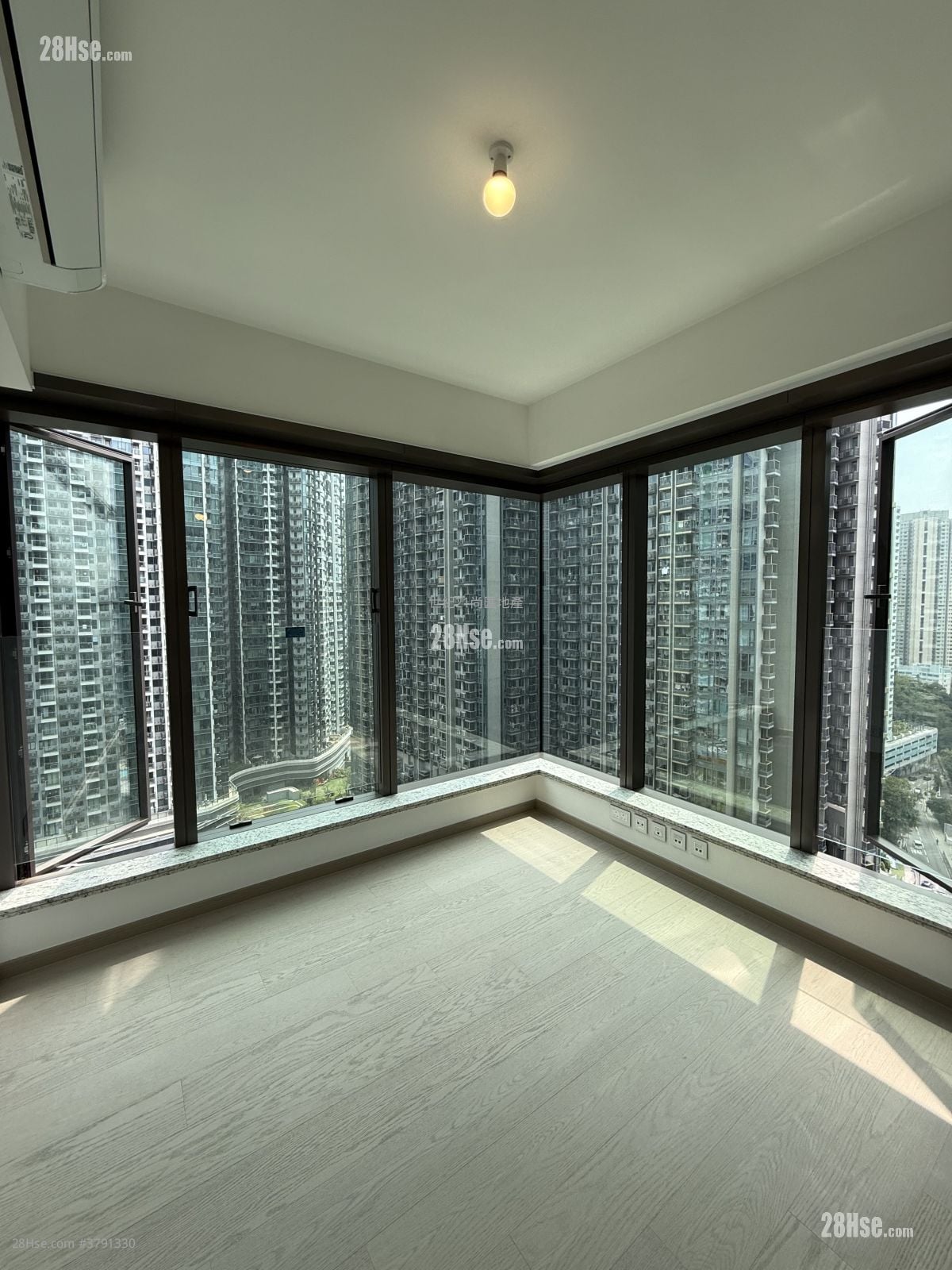 The Southside Sell 3 Bedrooms , 3 Bathrooms 737 ft²