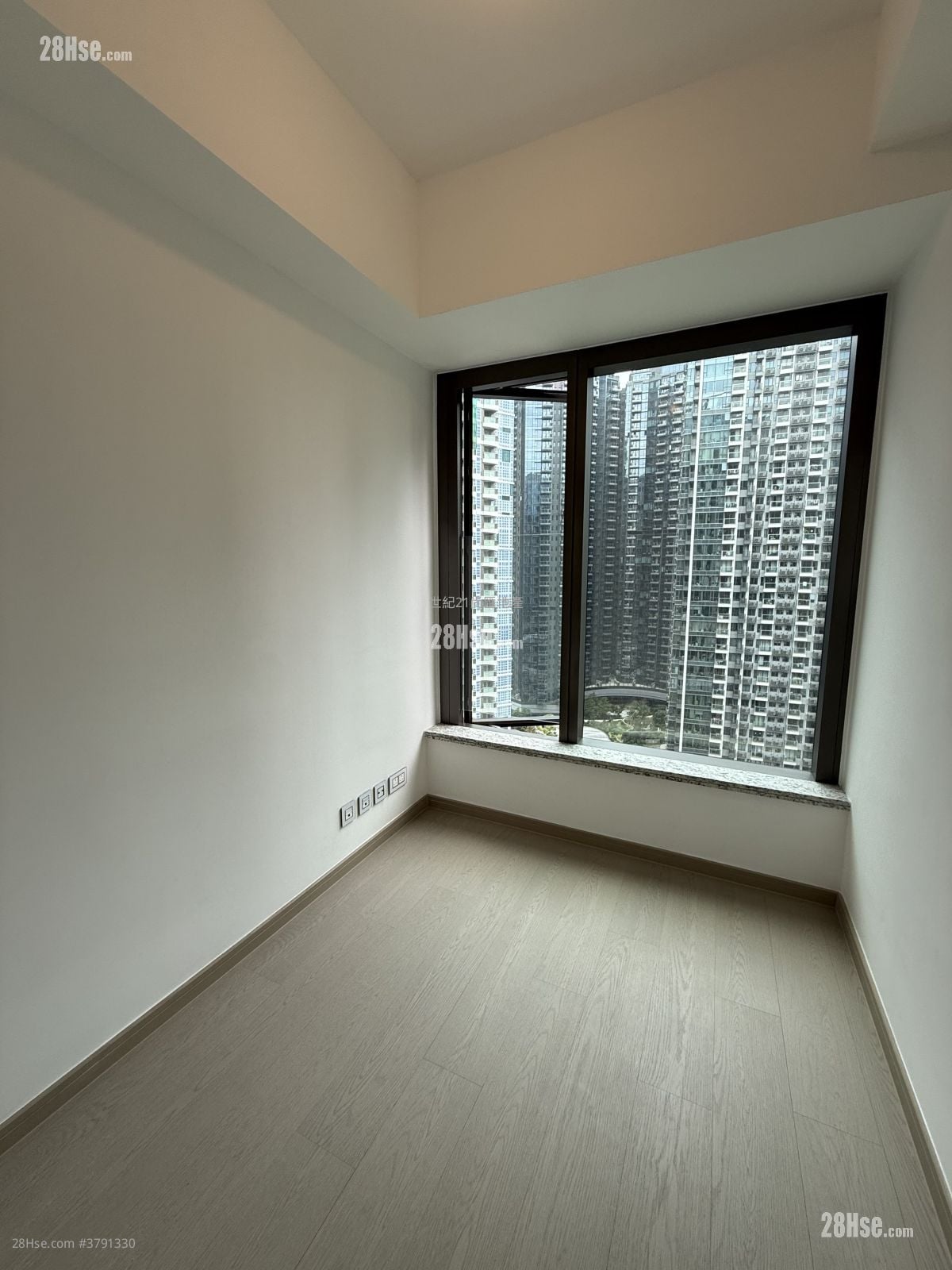 The Southside Sell 3 Bedrooms , 3 Bathrooms 737 ft²