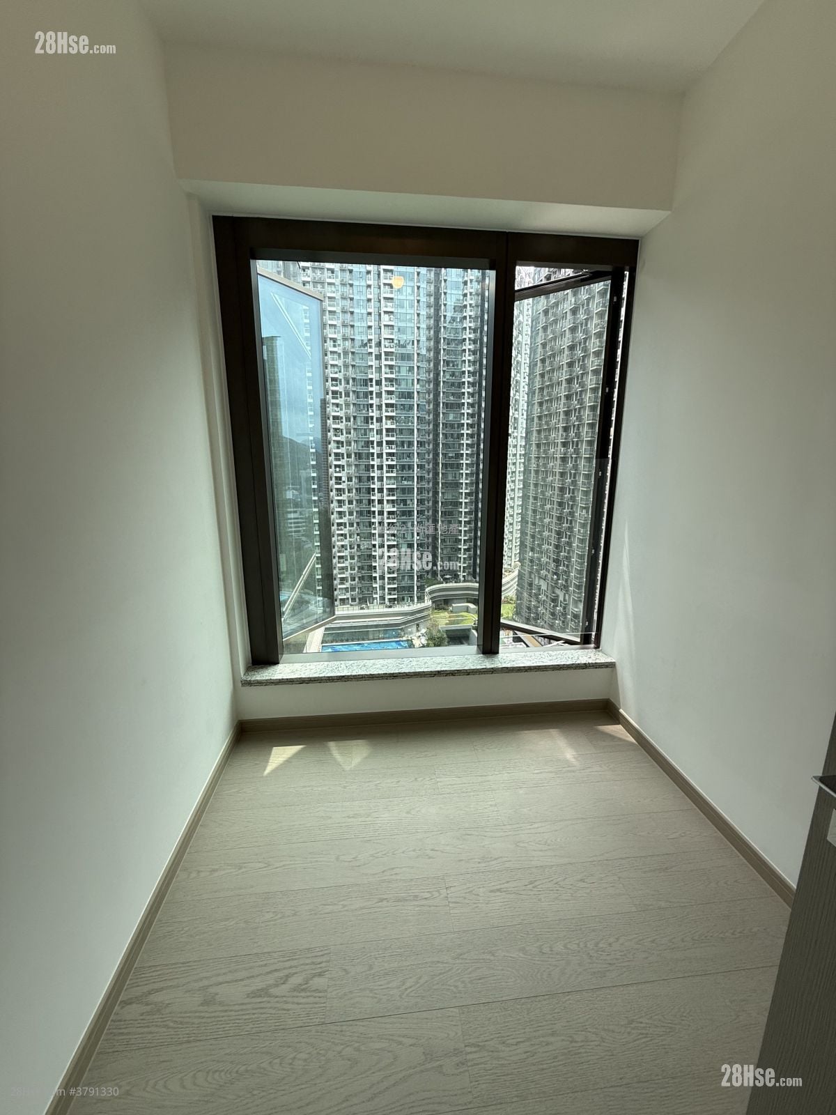 The Southside Sell 3 Bedrooms , 3 Bathrooms 737 ft²