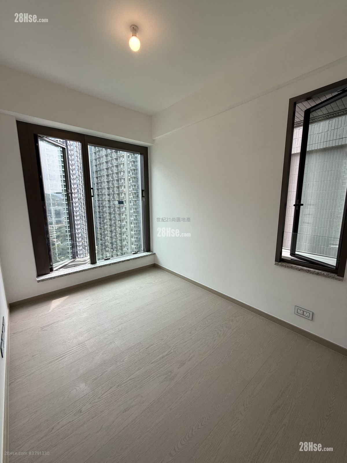 The Southside Sell 3 Bedrooms , 3 Bathrooms 737 ft²