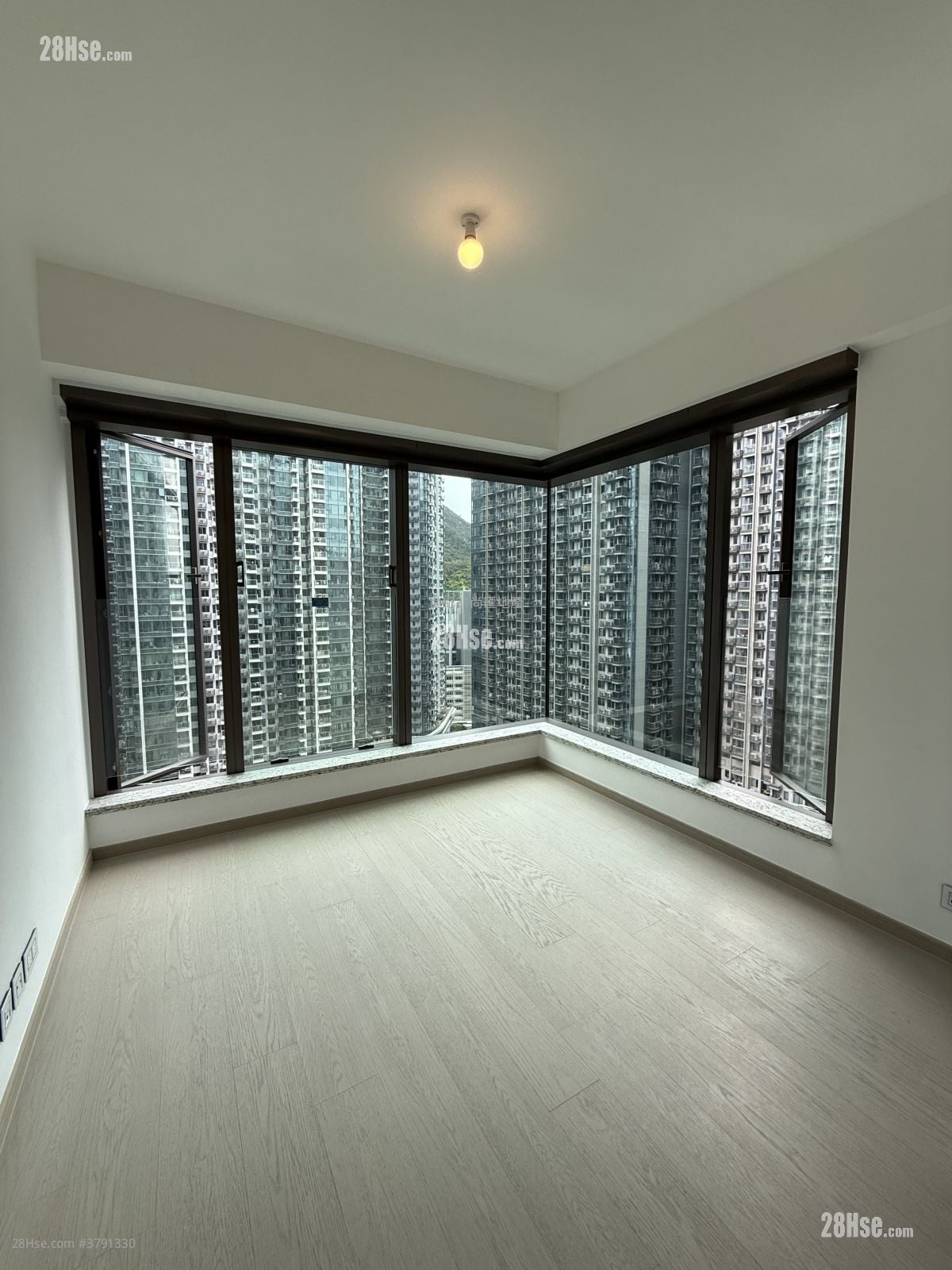 The Southside Sell 3 Bedrooms , 3 Bathrooms 737 ft²