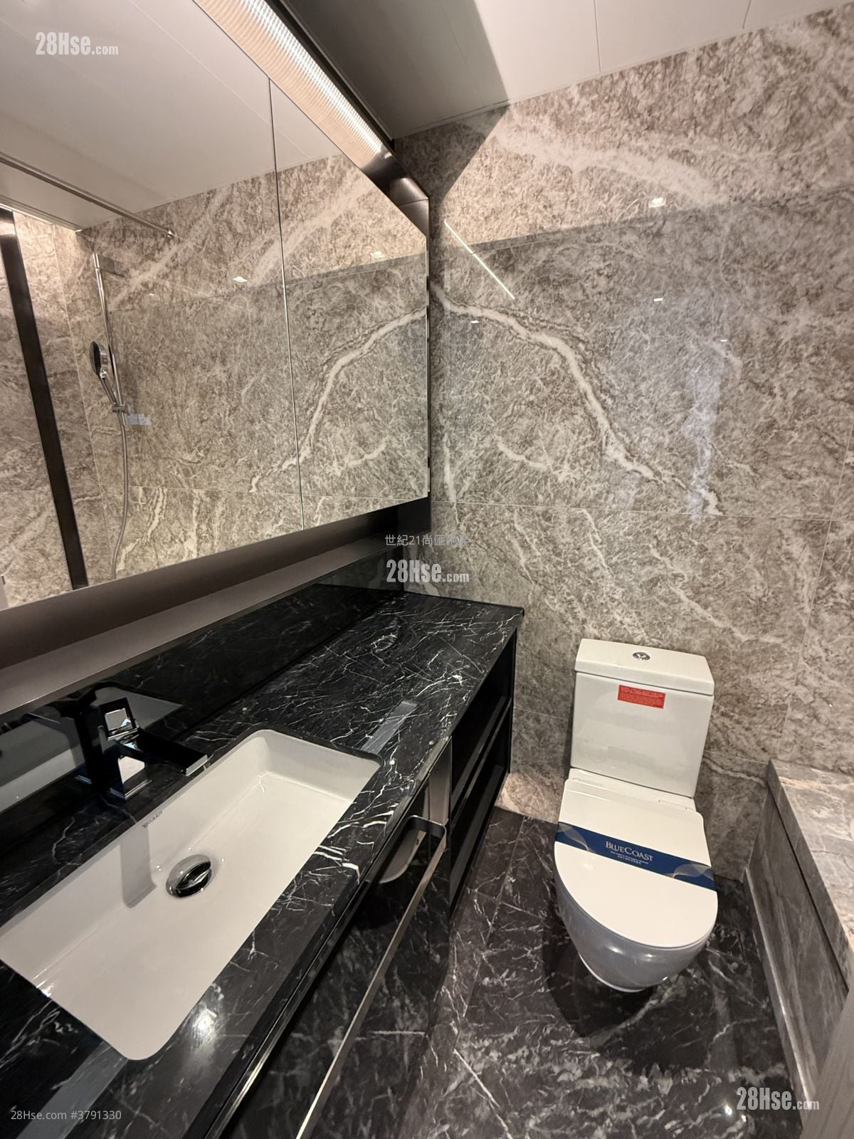 The Southside Sell 3 Bedrooms , 3 Bathrooms 737 ft²