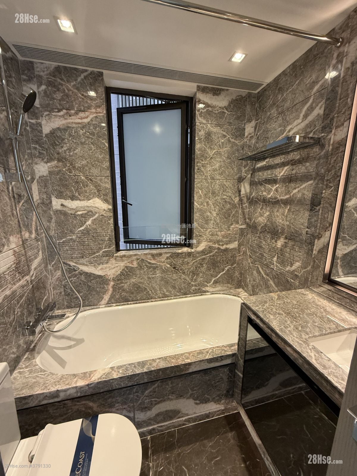 The Southside Sell 3 Bedrooms , 3 Bathrooms 737 ft²