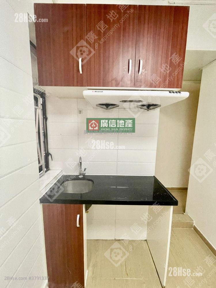 咸美顿街14-20号 租盘 1 房 , 1 浴室 160 平方尺