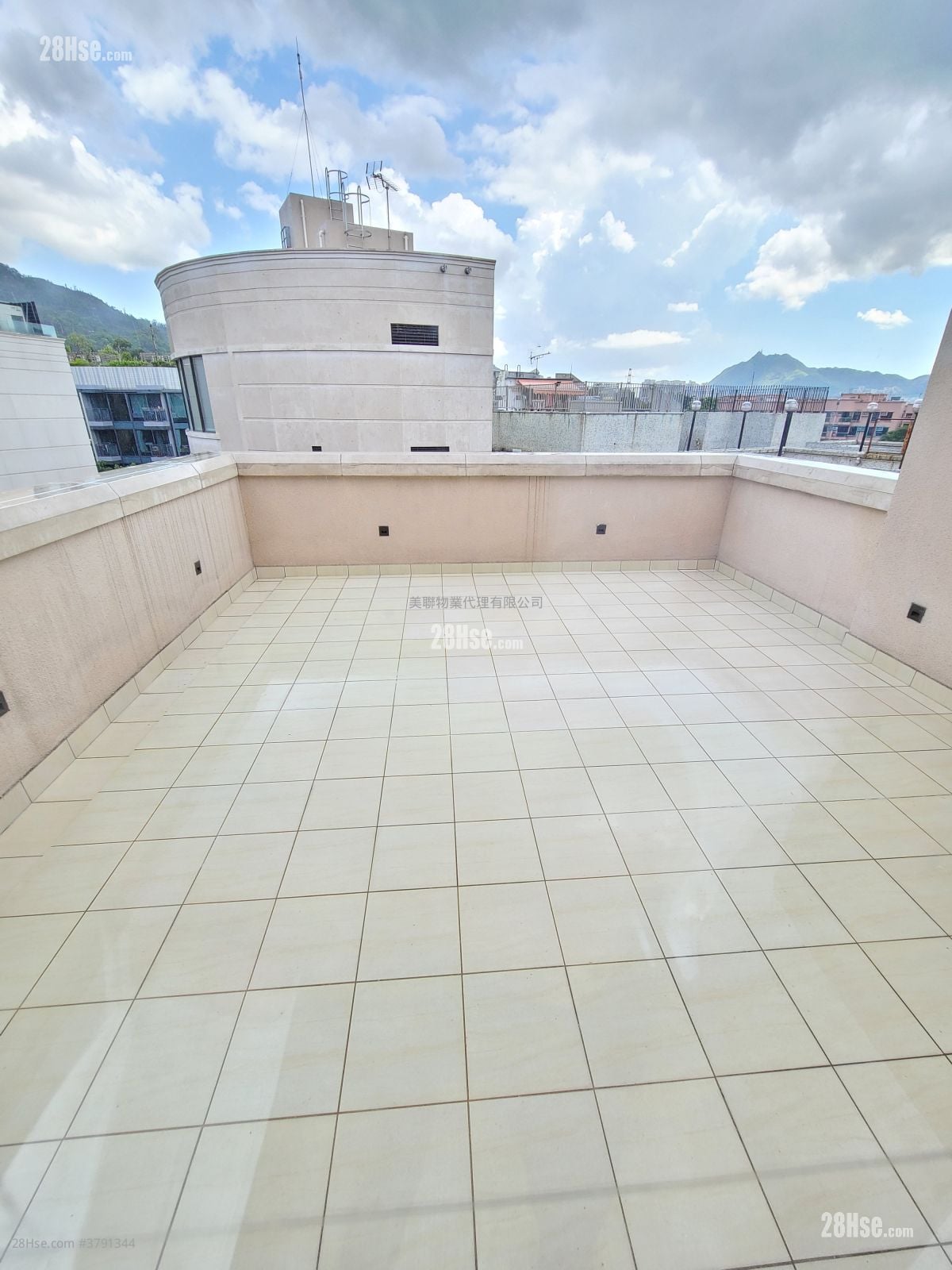 Manor Parc Sell 4 Bedrooms 1,992 ft²