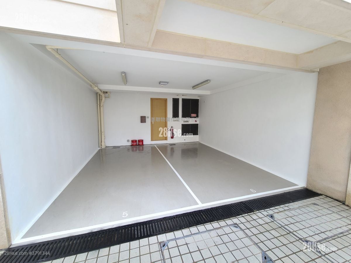 Manor Parc Sell 4 Bedrooms 1,992 ft²