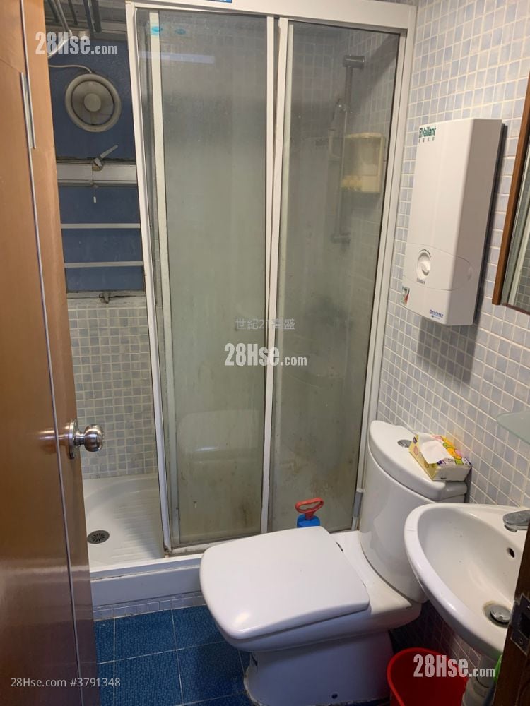 Westlands Court Rental 2 Bedrooms , 1 Bathroom 390 ft²