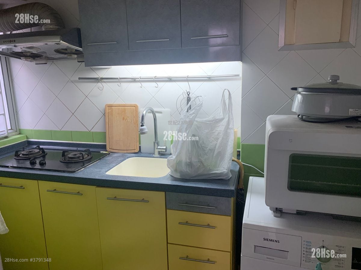 Westlands Court Rental 2 Bedrooms , 1 Bathroom 390 ft²