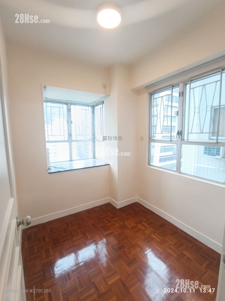 Po Thai Building Rental 2 Bedrooms , 1 Bathroom 357 ft²