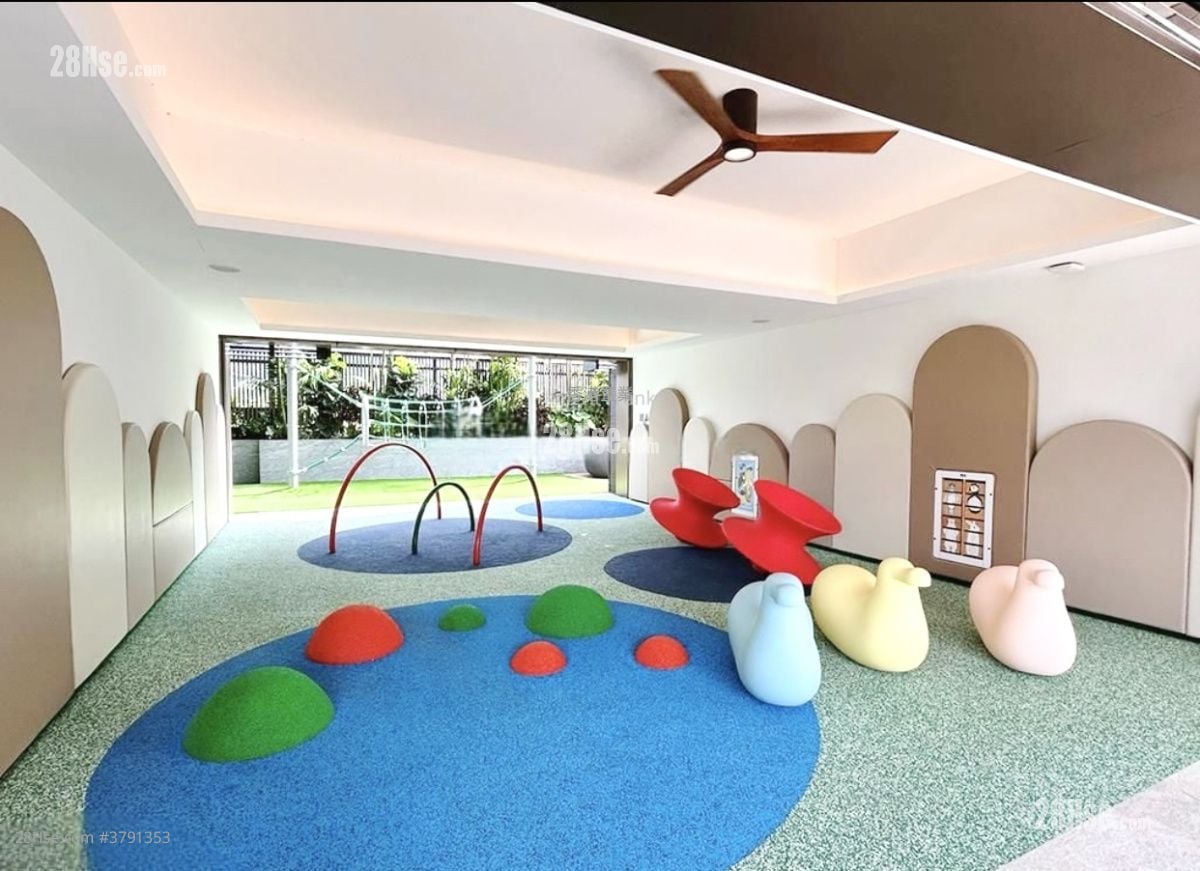 Victoria Coast Rental 2 Bedrooms , 2 Bathrooms 1,361 ft²