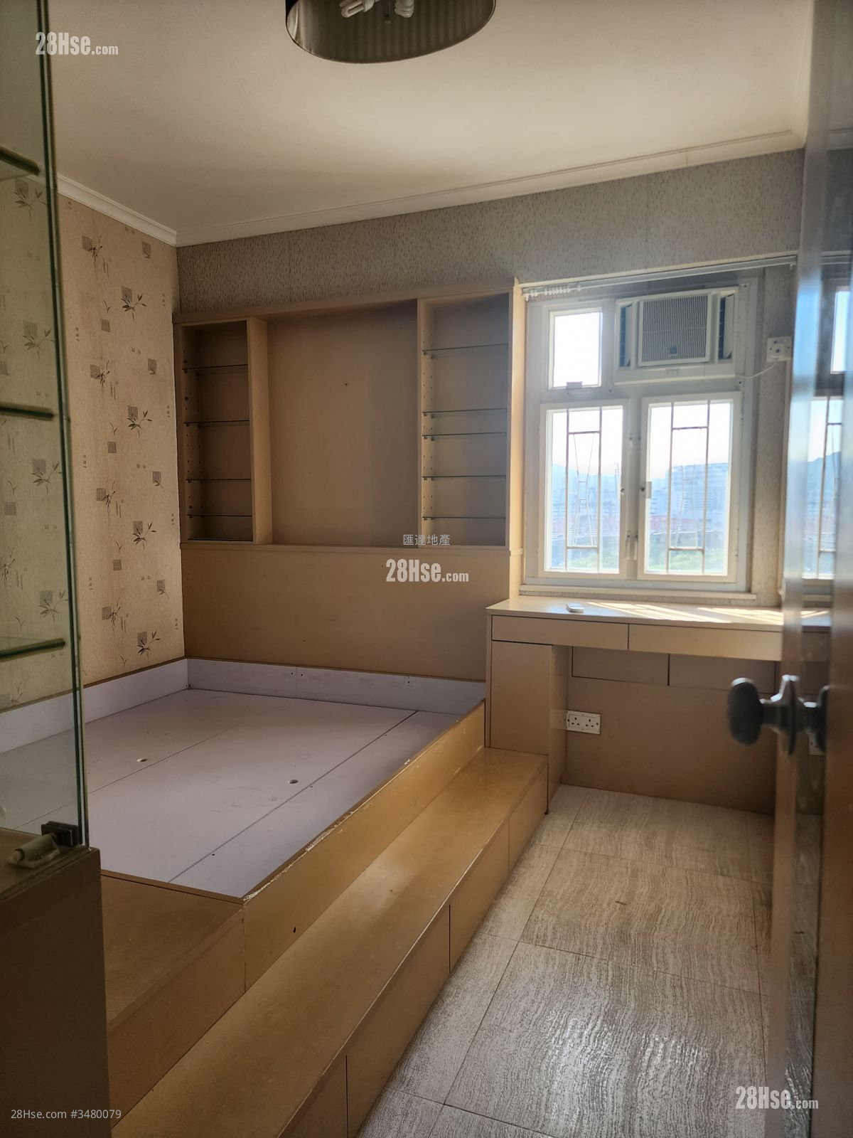 美孚新邨 售盘 827 平方尺