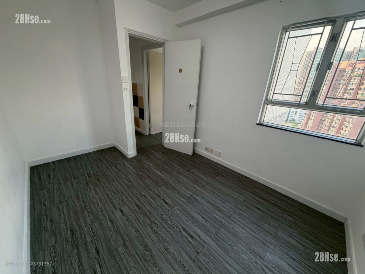 Serene Garden Sell 3 Bedrooms , 1 Bathroom 590 ft²