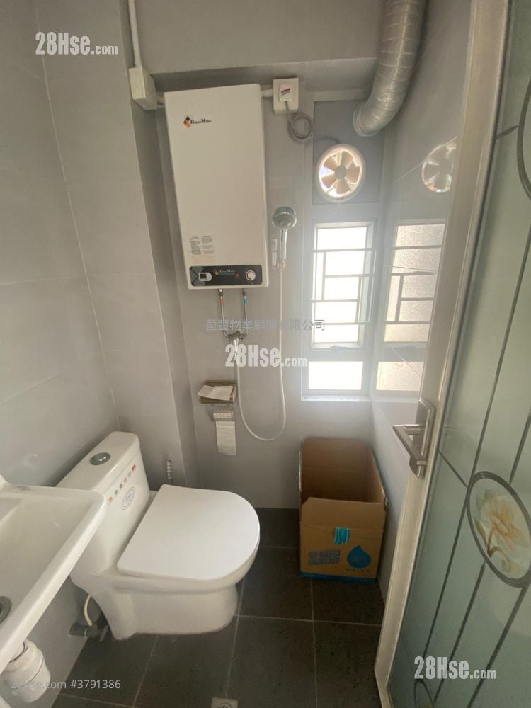 Wah To Building Sell 4 Bedrooms , 4 Bathrooms 565 ft²