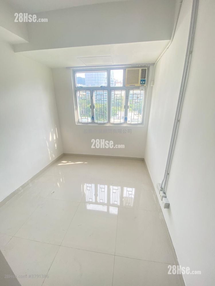 Wah To Building Sell 4 Bedrooms , 4 Bathrooms 565 ft²