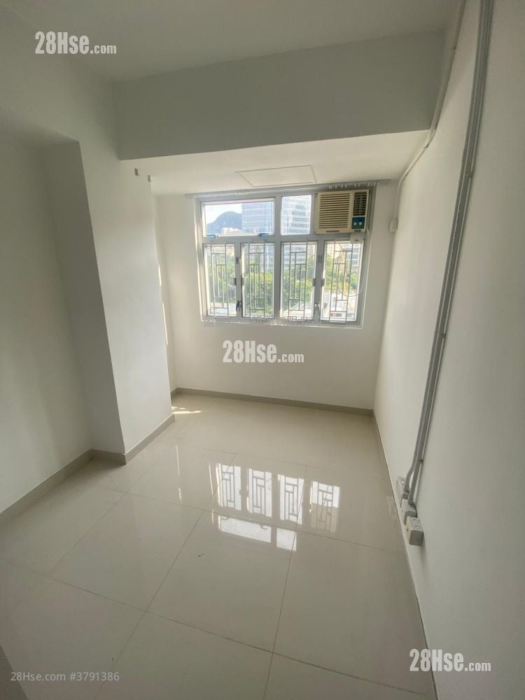 Wah To Building Sell 4 Bedrooms , 4 Bathrooms 565 ft²