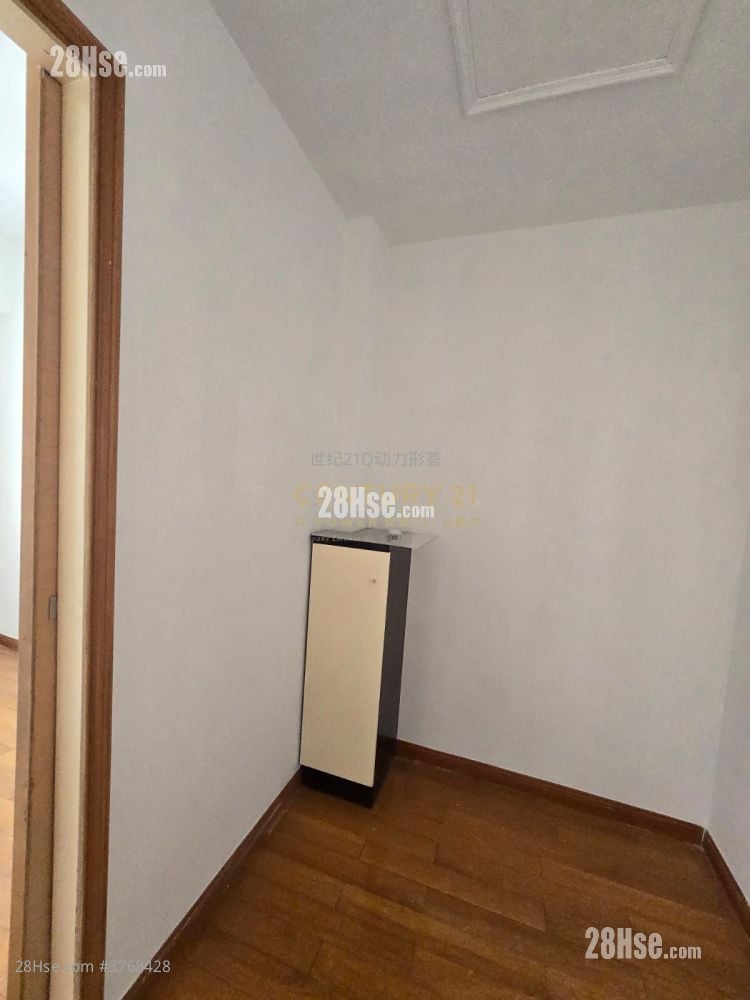 Metro Mansion Rental 2 Bedrooms , 1 Bathroom 341 ft²