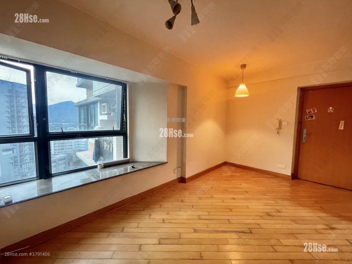 Beneville Sell 2 Bedrooms 428 ft²